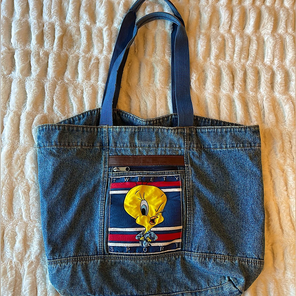 Warner Bros Looney Tunes Tweety Bird Sport Overnight Travel Bag